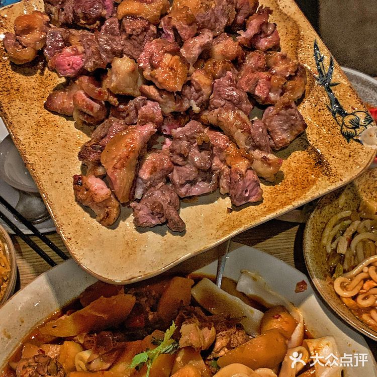 上海探店｜南京路步行街新疆菜！羊肉这样吃香