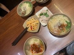 -亮亮面馆(经六路店)