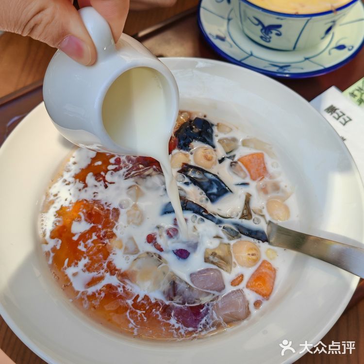 年度糖水暴击!这碗招牌娟姗奶大满贯原地封神