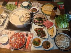 -尚尚仙·酸汤猪手·猪肚鸡火锅(华联万柳购物中心店)