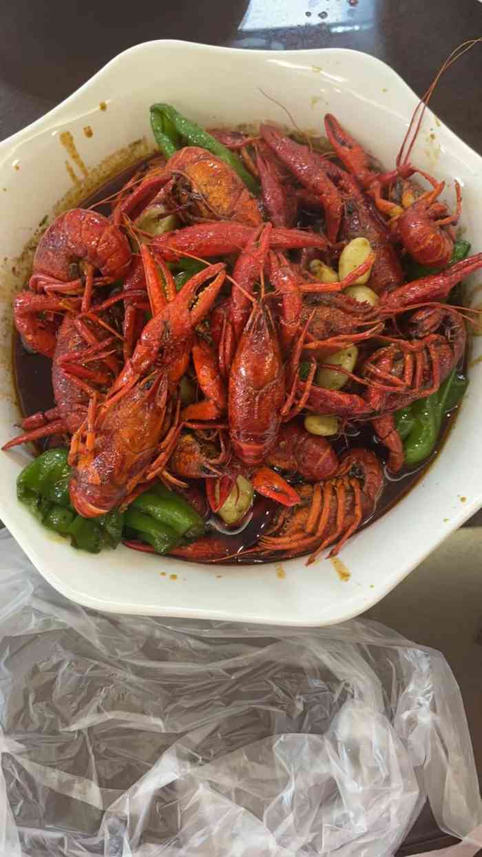 李氏龙虾菜馆-"家庭聚会选了个附近的餐馆 在二楼的一个小.