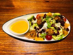 夏威夷缤纷水果鲜虾沙拉-1886德国汽车餐厅(外滩十六铺码头店)