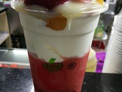 奶盖果肉草莓冰-十二中草莓冰·红豆沙冰屋(十二中店)