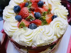 招牌红丝绒草莓裸蛋糕-艾加柒克蛋糕茶歇甜品台(春熙路店)