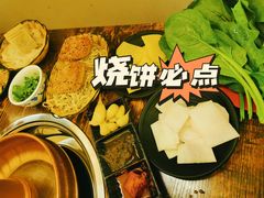 -洞庭洲·防空洞火锅·铜锅涮肉·烧烤(新百广场店)