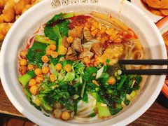 张飞牛肉粉-爆炸头阿姨小四川正宗川味小吃(无任何分店)