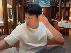 -阿瓦山寨·湘菜现炒·剁椒鱼头王(咸阳总店)