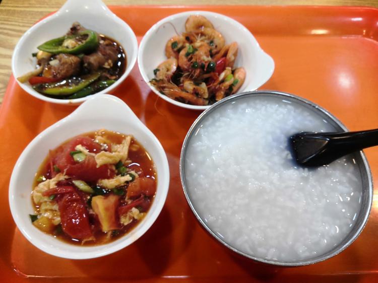 乐客多中式快餐-"南昌路附近的一家快餐店,位置在明主路.店.