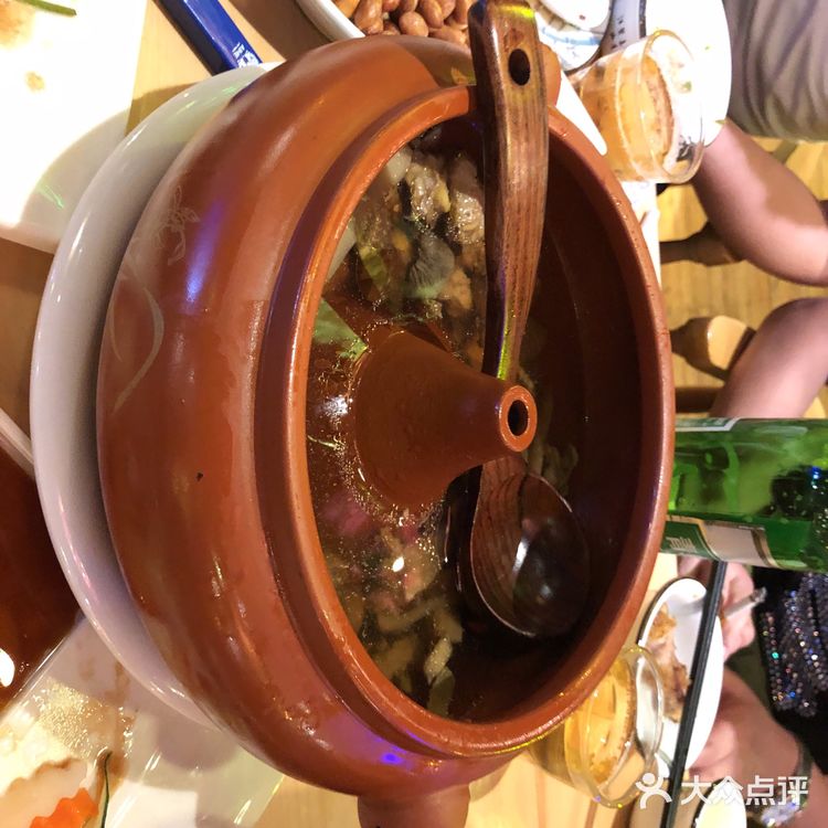 边听歌边吃饭，值得推荐