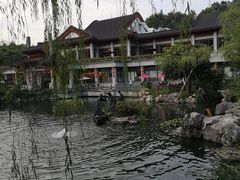 -杭州西湖湖滨银泰亚朵酒店