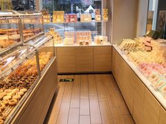 面包甜点陈列柜-好利来(朝外店)