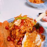 “炒饭！炒饭！炒饭！胖姨炒饭！”