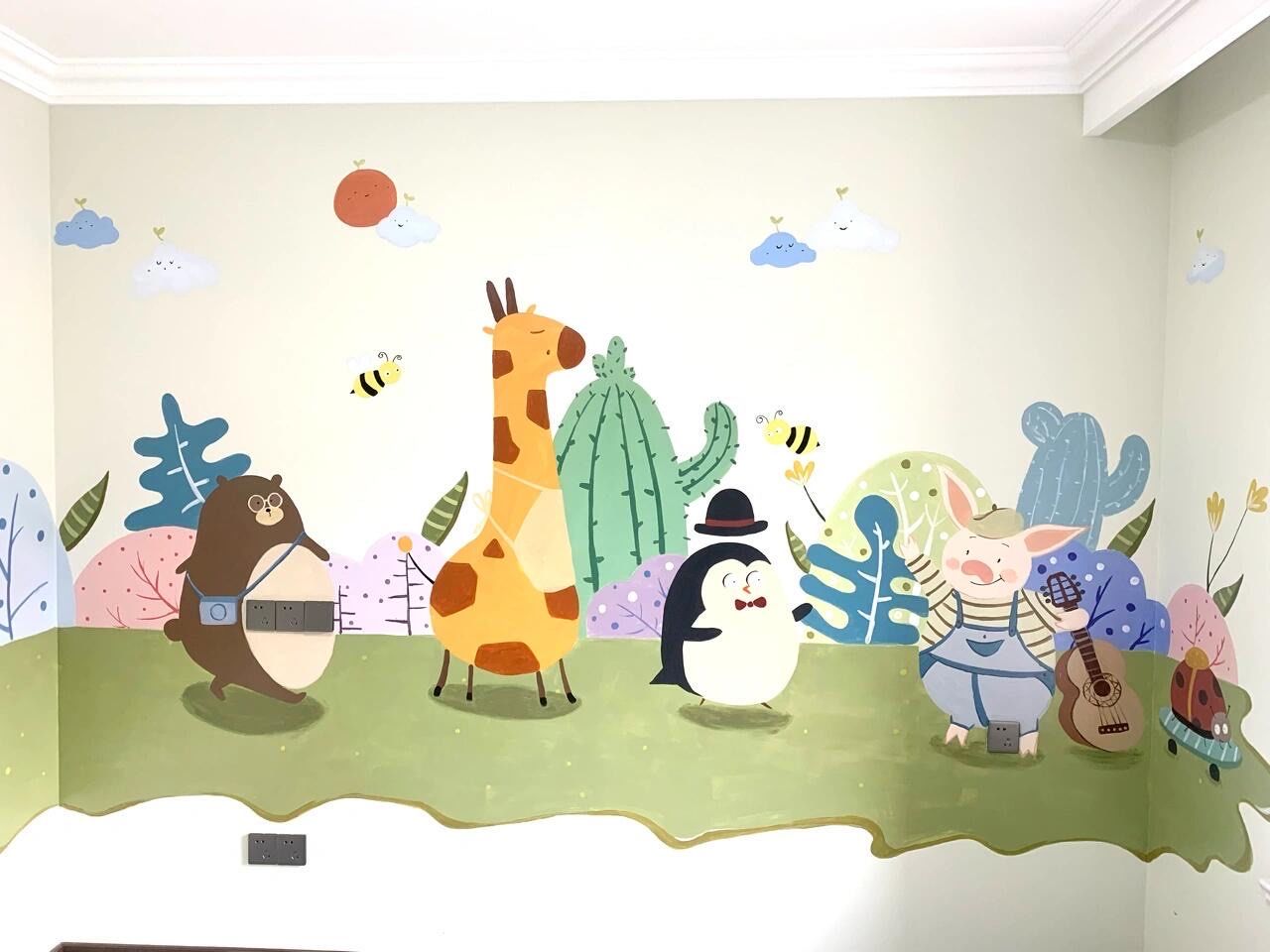 儿童房墙绘
装修儿童房手绘床头墙面
白墙背景墙图案