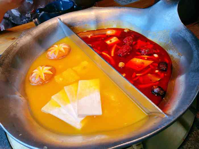 凑凑火锅·茶憩(磐基中心店)-"这是一家许久没吃会想念的店,花胶锅底