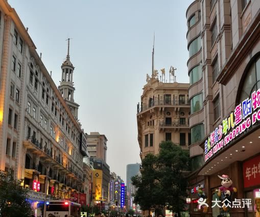 上海旅游攻略，南京路步行街是必去打卡景点