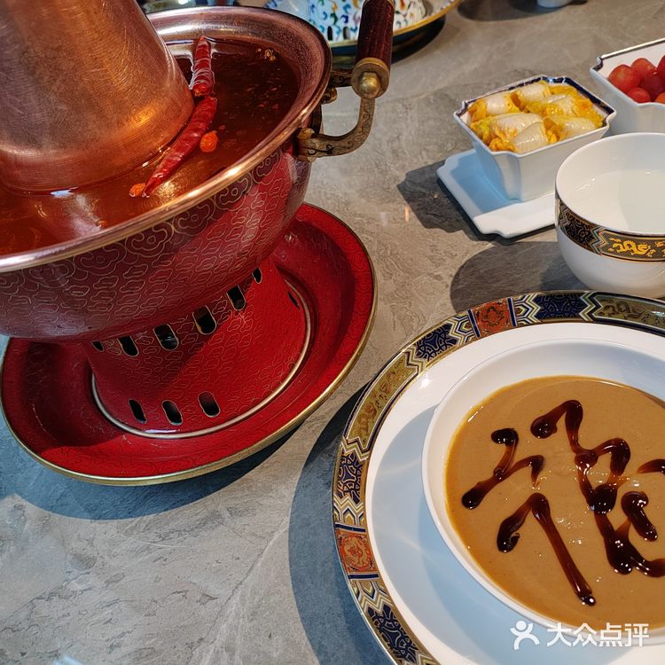 五棵松华熙宾利展厅负一层，非常好找，交通便利