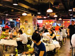 大堂-鲜入围煮花胶鸡海鲜火锅