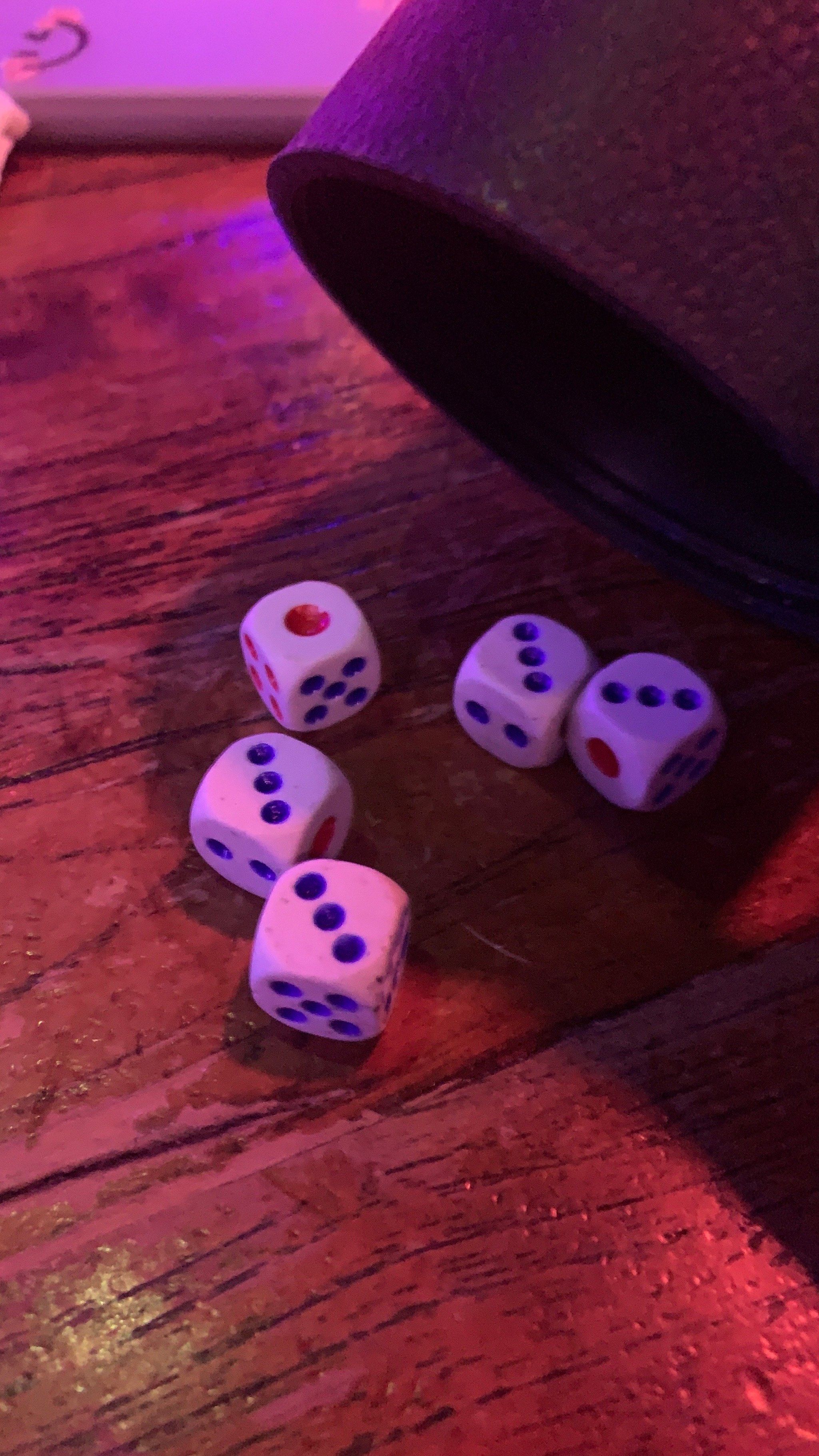 玩骰子我都不知道什么叫输