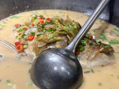 煎香酸菜半边鱼-渔悦潇湘·酸菜煮鱼(岳麓山店)