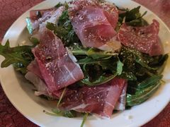芝麻菜沙拉配风干火腿-羽深肉铺 Steak & Wine