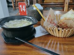 特色砂锅白菜豆腐-京容合·老北京烧饼夹肉(珠江八区店)