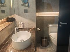 -上海虹桥西郊假日酒店