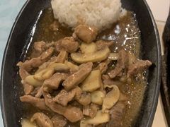 铁板蘑菇牛肉饭-Smoke resto