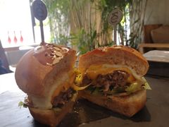 -HIGH FIVE哈福手工汉堡(桂林路店)