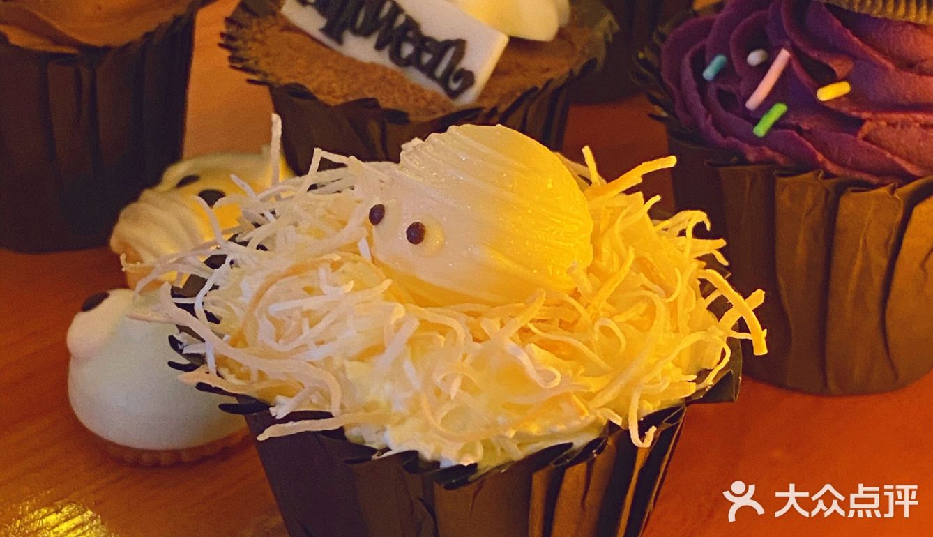 好可爱的万圣节蛋糕，好看又好吃！都不忍心吃掉[流泪]