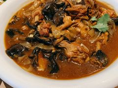 小鸡炖蘑菇-关东小磨东北菜(上海长风大悦城店)