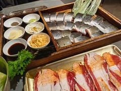 -围炉肉舍•炭烤活鳗•丹东海鲜烤肉(步行街店)