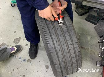 一大早发现轮胎里磕了那么大一个钉子