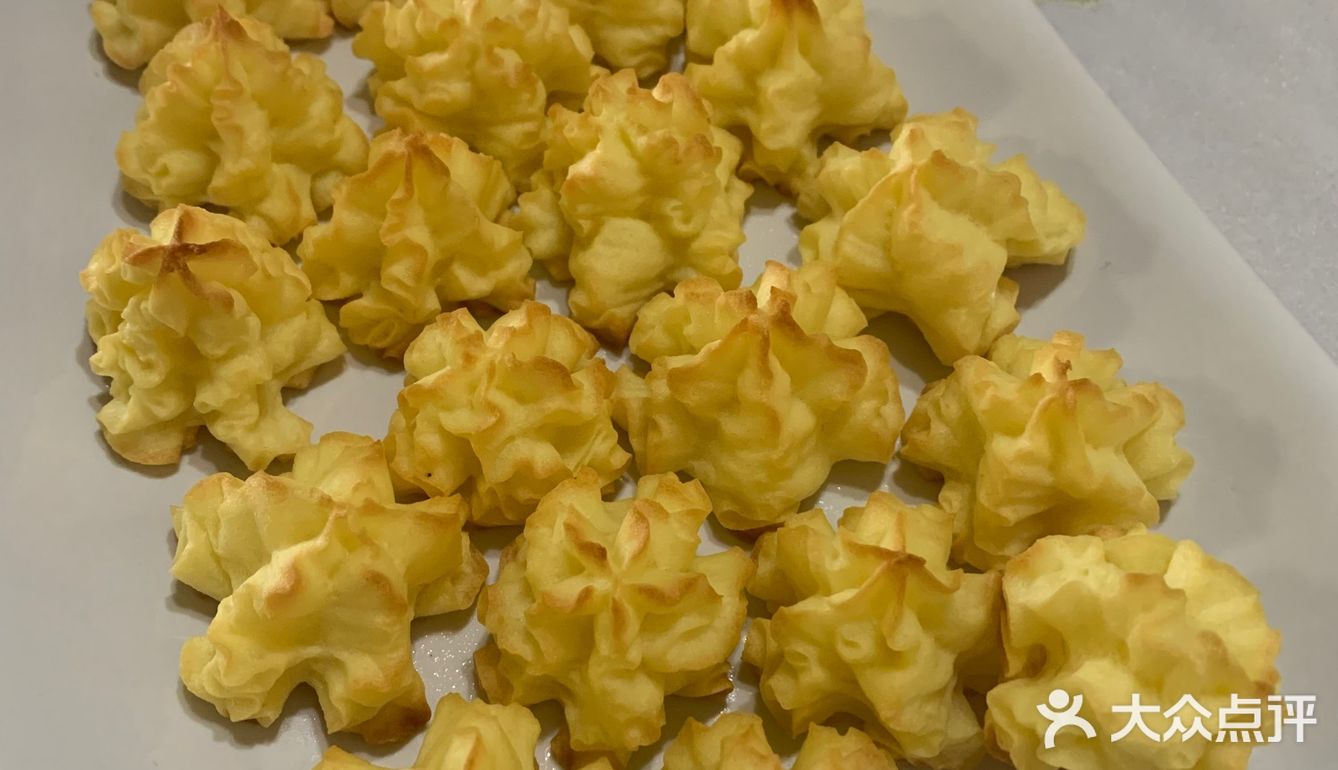 食材:土豆1个 蛋黄1个