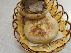 烧饼加肘子-老北京烧饼夹肉(北洼路店)