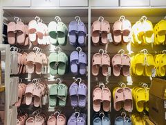 -名创优品(北京新中关购物中心地铁层店)