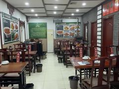 -湖南人家湘菜馆(镇江路店)