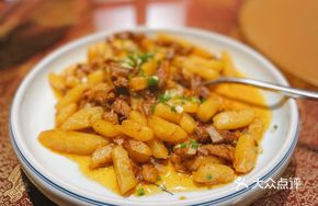 Sautéed Beef with Potato Strips