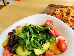 热带风情水果大虾沙拉-LENBACH兰巴赫西餐啤酒坊(大连东港店)