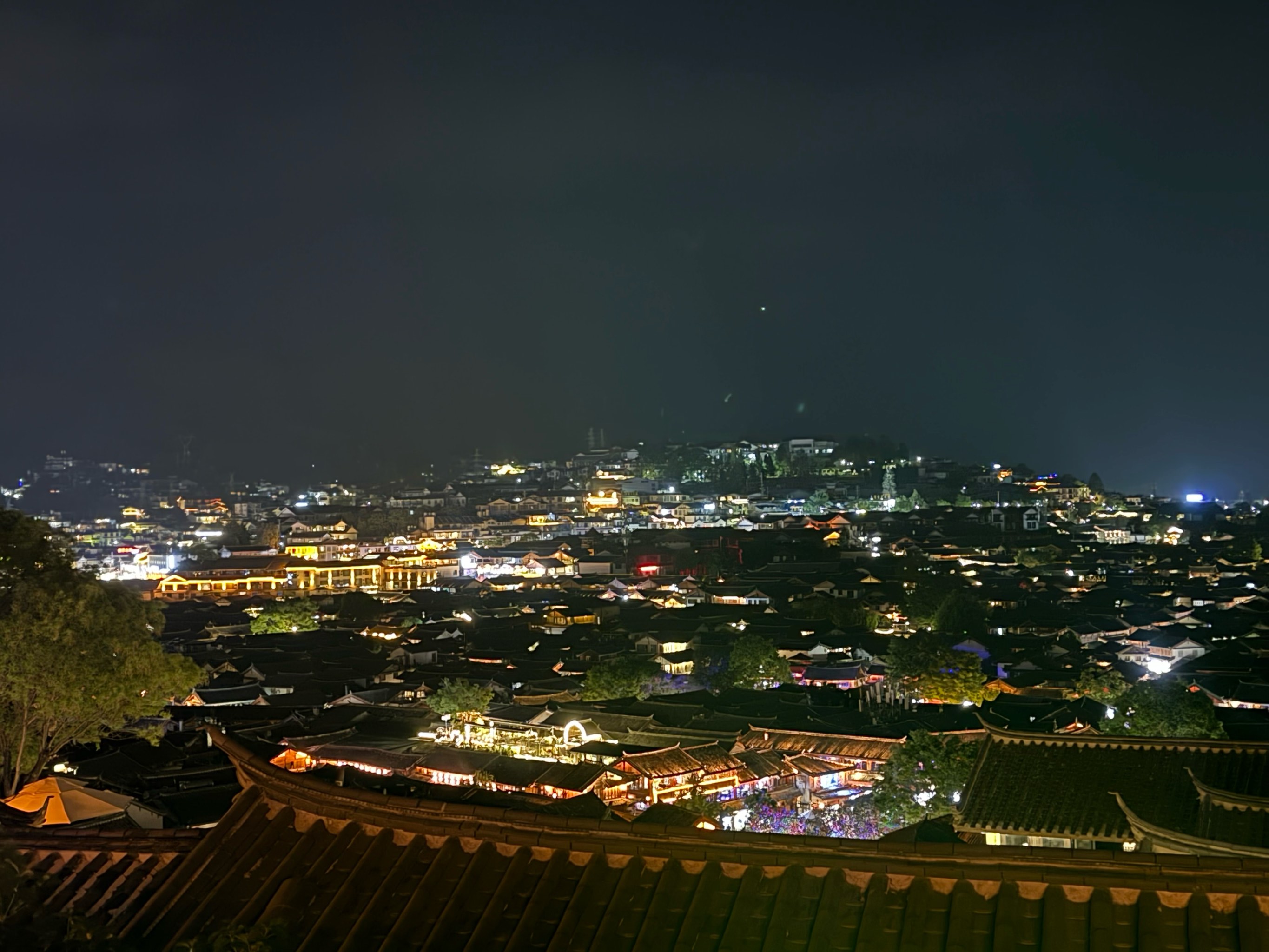 丽江古城夜景全景图片