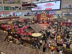 -席娜卡琳火车铁道夜市