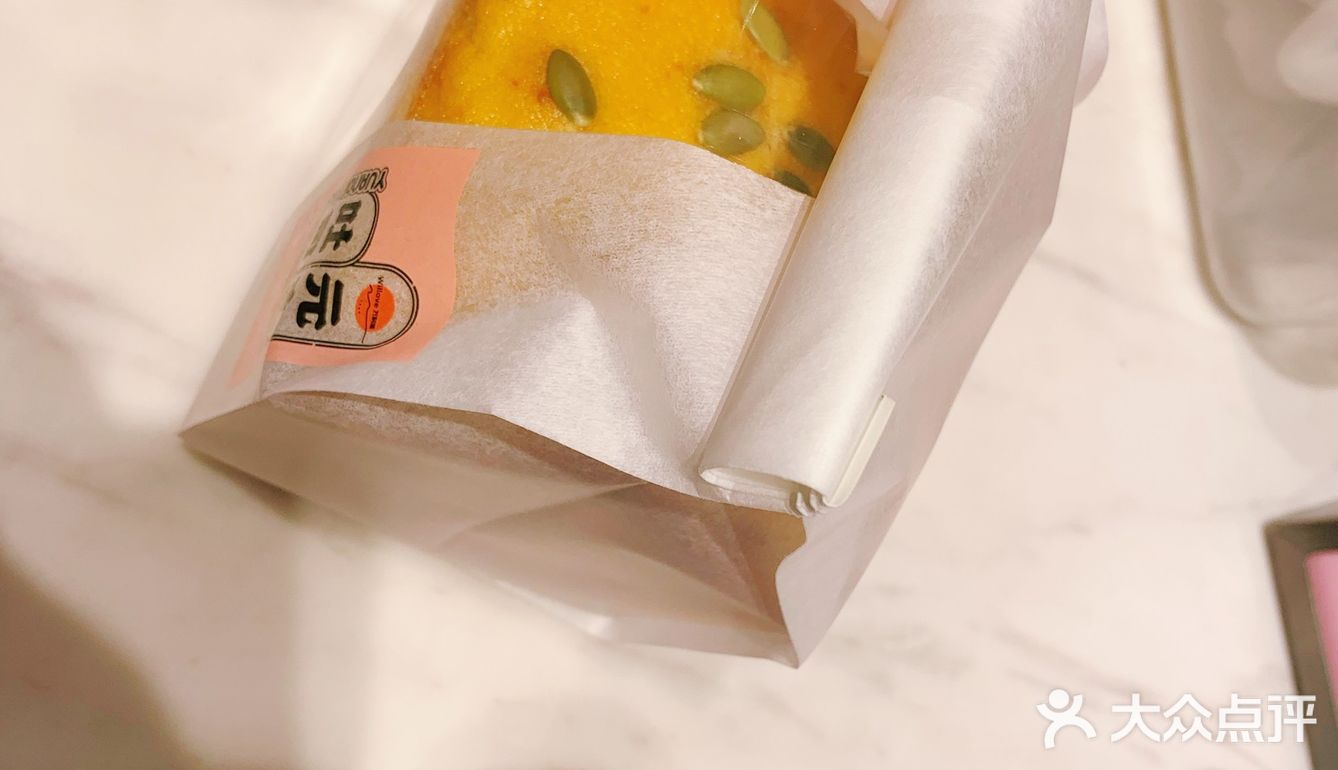 个人还是更喜欢，香芋流沙蛋黄，和糯米蛋黄的口味