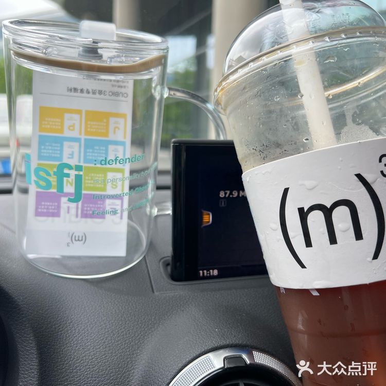 晚上调个鸡尾酒也绰绰有余。赠送的玻璃吸管也是极致环保