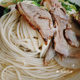 牌子都这么惹眼，这得多火呀