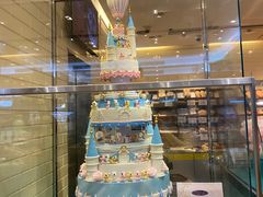 面包甜点陈列柜-老佛爷饼店