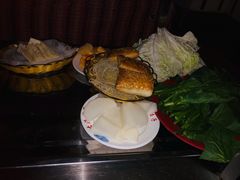 -洞庭洲·防空洞火锅·烧烤·铜锅涮肉(新百广场店)
