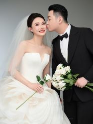 -雪中彩影婚纱摄影·微光艺术中心