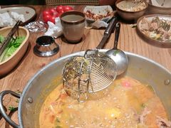 -野山舂·贵州现舂酸汤火锅(鸿通城店)