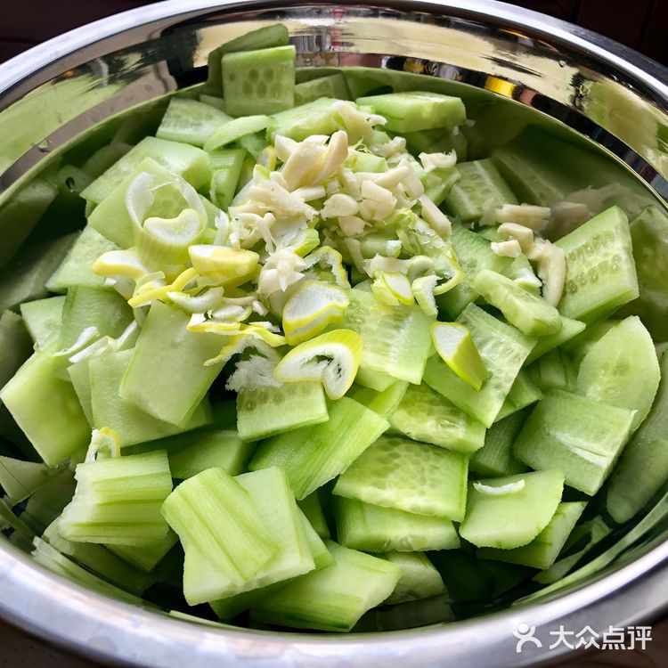 有荤有素的快手家常菜之【里脊肉炒黄瓜片】