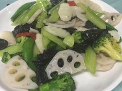 -红栌温泉山庄生态美食餐厅