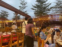 -三亚火车头万人海鲜广场